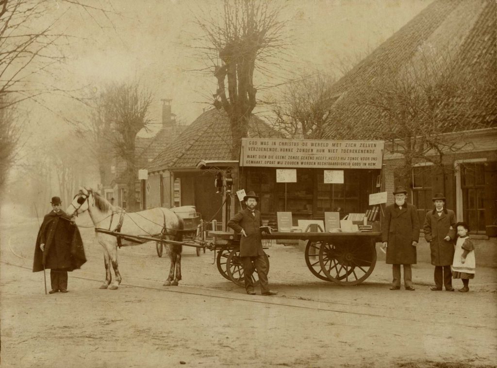 Geschiedenis Bijbelcolportage - Het Nederlands-Vlaams Bijbelgenootschap