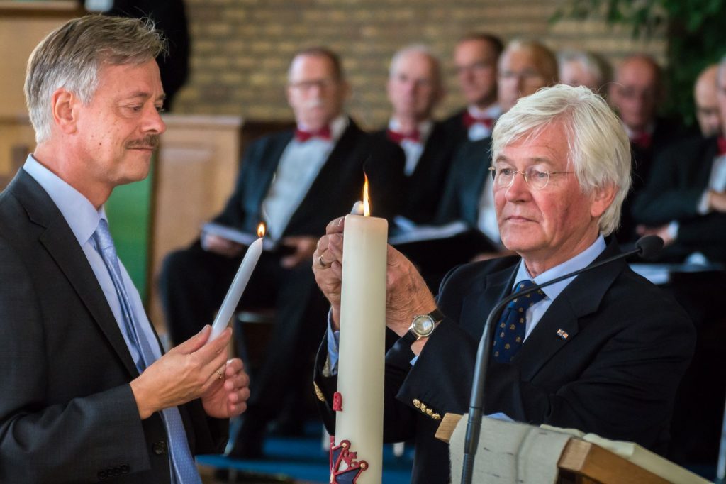 Op 25 september 2016 was er een feestelijke kerkdienst om de nauwe samenwerking te vieren.
Jean Bastiaens (toenmalig voorzitter Vlaamse Adviesraad) en Sybout van der Meer (toenmalig voorzitter Nederlands Bijbelgenootschap) staken een kaars aan om de samenwerking symbolisch kracht bij te zetten.